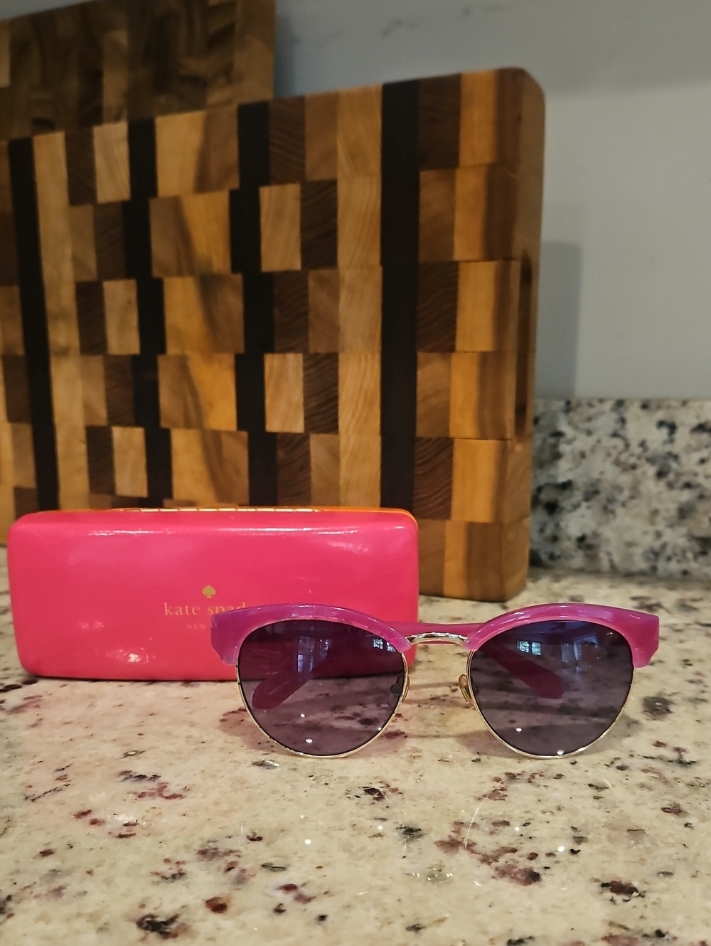 kate spade pink cat-eye sunglasses with matching pink case